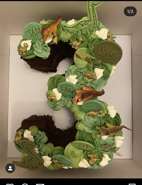 Dino Birthday Cake, 3rd Birthday Party For Boy, Jurassic Park Birthday Party, 4de Verjaardag, Dinosaur Birthday Theme, Jurassic Park Birthday, It Cake, Dinosaur Birthday Party Decorations, Dinosaur Birthday Cakes