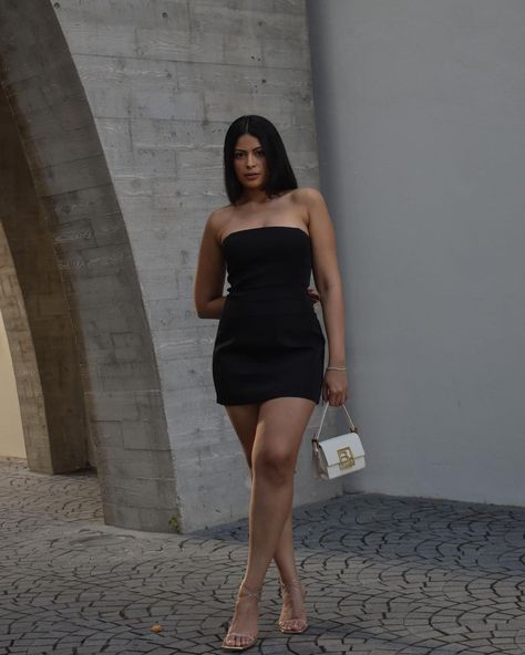 Streetwear Style Aesthetic, Black Tube Dress, Street Wear Style, Black Tube, Chill Fits, Tube Top Dress, Miami Fashion, Clear Heels, Neutral Fashion