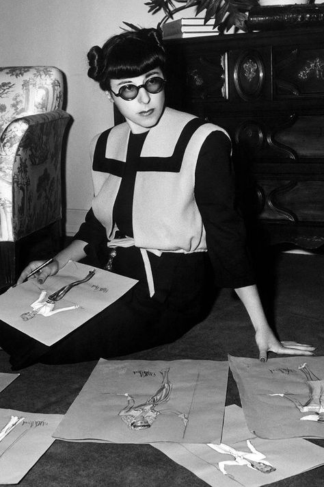 Edith Head Sketches, Edith Head Designs, Edith Head Fashion, Elizabeth Taylor Jewelry, Bob Fosse, Best Costume Design, Best Costume, Richard Burton, Edith Head