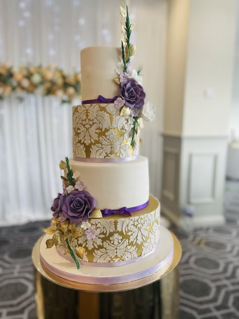 Purple And Cream Wedding Theme, Gold And Purple Wedding Cake, Lavender Gold And White Wedding, Lilac And Gold Wedding Theme, Gold And Purple Wedding Theme, Purple Gold And White Wedding, Gold And Lavender Wedding, Purple And Gold Wedding Cake, Purple And Black Wedding Theme