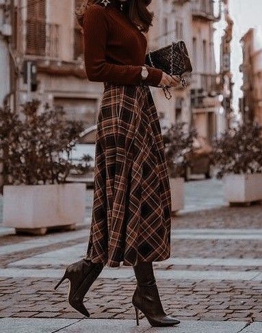 Classy Plaid Skirt Outfit, Modest Winter Skirts, Classic Style Women Winter, Classy Plaid Outfit, Vintage Wool Skirt Outfit, Scottish Inspired Outfits, Long Tweed Skirt Outfit, Scottish Fall Fashion, Skirts Aesthetic Outfit