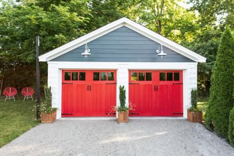 Construction Garage, Detached Garage Designs, Faux Wood Garage Door, Garage Plans Detached, Plan Garage, Red Doors, Garage Designs, Garage Door Types, Building A Garage