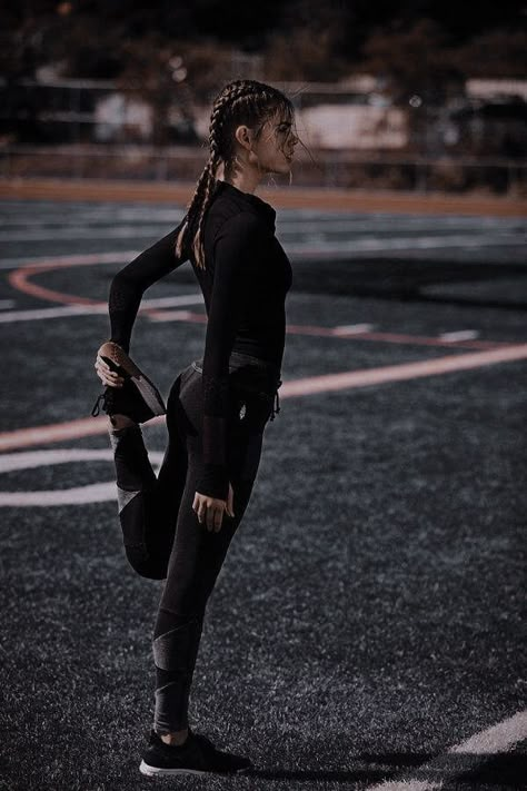 Runner Body Women, Savage Woman, Running Inspo, Gf Aesthetic, Board Pictures, Scarlett Rose, Workout Inspo, Hero Team, St Claire