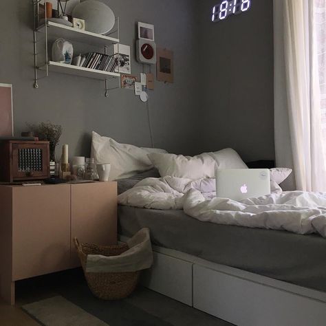 ♡ pinterest: @kimmiecla ♡ Dorm Room Inspiration, Redecorate Bedroom, Minimalist Room, Aesthetic Rooms, Room Design Bedroom, Small Room Bedroom, Cozy Room, Room Inspiration Bedroom, Room Ideas Bedroom