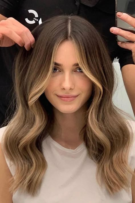 Highlights Brown Hair Balayage, Face Framing Hair, Rambut Brunette, Hair Contouring, Brown Hair Inspo, Brunette Hair With Highlights, Money Piece, Brown Hair With Blonde Highlights, Brunette Balayage Hair