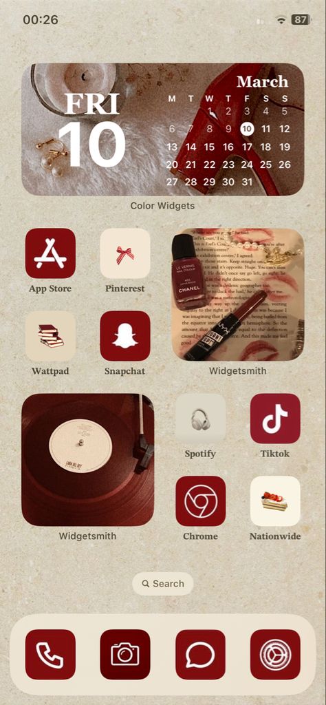 colour scheme red and beige, all pics used from pinterest :) Iphone Ios Lockscreen, Iphone Homescreen Customization, Red Png Beige Background, Red Ios Aesthetic, Home Screen Layout Iphone Aesthetic Red, Red Iphone Home Screen Layout, Red And Beige Phone Theme, Dark Red And Beige Wallpaper, Red And Cream Wallpaper Aesthetic