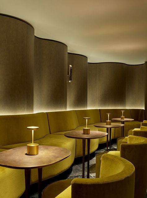 Whiskey Room, Yabu Pushelberg, Velvet Furniture, Custom Chandelier, Curved Wood, Banquette Seating, Salou, Green Rooms, Restaurant Interior Design