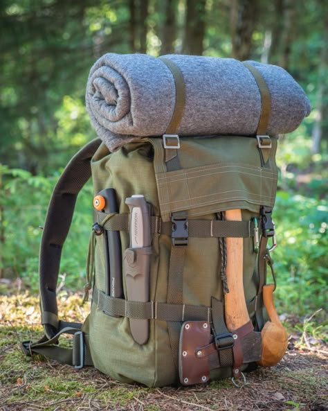 Pattern to make a killer bushcraft backpack | backpack BC 18 Bushcraft Pack, Mochila Edc, Bushcraft Backpack, Bushcraft Kit, Survival Backpack, Bushcraft Gear, Survival Bag, Bush Craft, Hiking Essentials