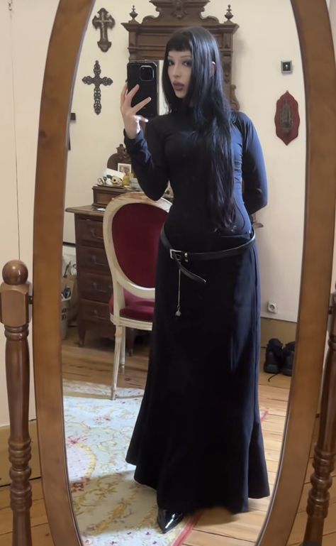 Black Emo Fashion, Pastel Goth Casual Outfits, Romantic Goth Fashion Victorian, 1950s Gothic Fashion, Rachel True Outfits, Dark 70s Style, Afghan Coat Black, Dark Gothic Outfit, Gothic Modest Outfits