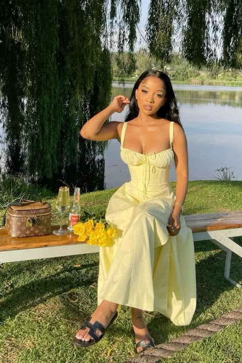 Yellow Dress Picnic, Yellow Birthday Outfits, Outfit Ideas For Picnic, Graduation Outfit Ideas For Guest Casual, Picnic Dress Aesthetic, Picnic Outfit Ideas Summer, Birthday Picnic Outfit, Picnic Outfits Aesthetic, Sundress Outfit Black Women