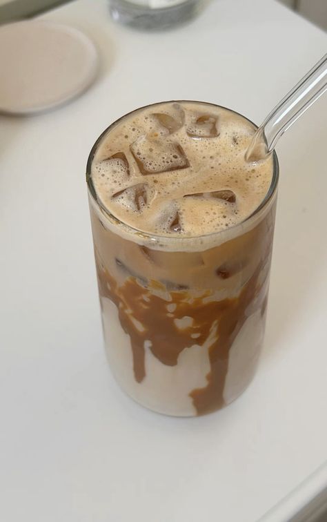 Caramel Iced Coffee Aesthetic, Caramel Coffee Aesthetic, Making Coffee Aesthetic, Ice Coffee Caramel, Iced Coffee Aesthetic Instagram, Caramel Ice Coffee, Coffee Drink Aesthetic, Iced Coffee Caramel, Ice Coffee Aesthetic