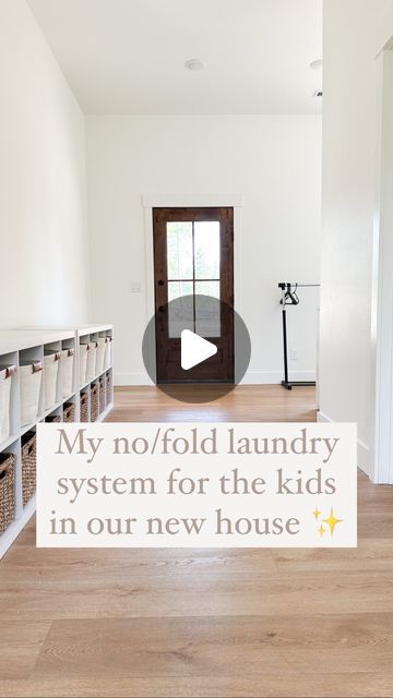 Jessie Martin on Instagram: "I watched a YouTuber of 13 kids share her laundry system using these cube shelves and I’ve been so excited to try my own version in our new laundry room / mud room. ⁣ ⁣ I grabbed these big laundry carts from Costco (hindsight I wish I had gotten 5, I need one more for sorting). ⁣ ⁣ 🧺 How I sort to make washing and putting away easier: ⁣ ⁣ Basket 1️⃣: white linens + towels (I only buy white sheets and towels to make sorting faster). ⁣ ⁣ Basket 2️⃣: my husbands clothes / heavy clothes like jeans and jackets ⁣ ⁣ Basket 3️⃣: my clothes + the baby’s clothes. She sleeps in our closet so her clothes go to our room. ⁣ ⁣ Basket 4️⃣: all the kids’ clothes ⁣ ⁣ Basket 5️⃣: if I had a 5th basket this would be for any other random laundry (cleaning rags and towels, blankets Sorting Laundry Ideas, Cube Storage Laundry, Laundry Room System, Laundry Sorting Baskets, Kids Laundry Basket Ideas, Linen Closet Baskets, Laundry Room For Large Family, Big Family Laundry System, Laundry Set Up Ideas