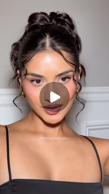 Paola Matute on Instagram: "Adding curls to your sleek bun is just 😮‍💨🖤🖤  ✨Save for later ✨ #easyhairstyles #sleekbun #hairtutorial #quickhairstyles #hairideas #updo" Bun With Curls Hanging Down Natural Hair, Slick Back Bun With Curls Out, How To Do Sleek Bun, Low Slick Bun Hairstyles, Updo Hairstyles Sleek, Wet Bun Hairstyles, Curly Slick Back Hairstyles, Slick Curly Bun, Sleek Updo Wedding