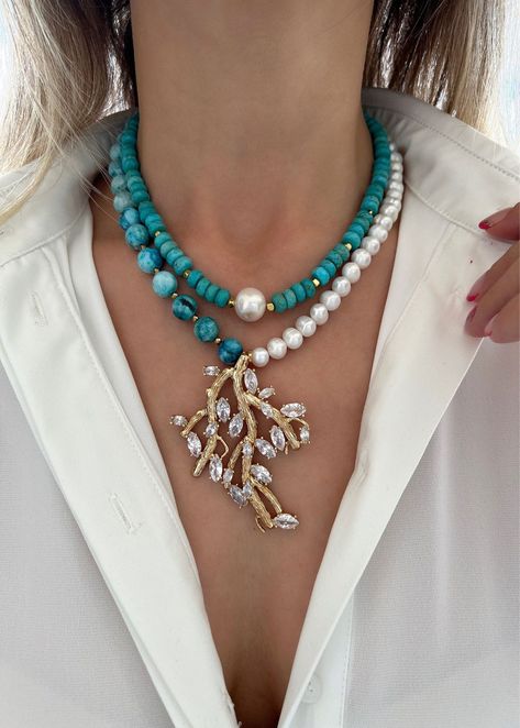 Statement necklace outfit