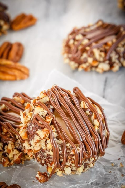 Turtle Thumbprint Cookies - Bake. Eat. Repeat. Turtle Thumbprint Cookies Recipe, Turtle Thumbprint Cookies, Chocolate Pecans, Sweat Treats, Turtle Cookies, Thumbprint Cookies Recipe, Xmas Treats, Blogger Photos, Salted Caramel Sauce