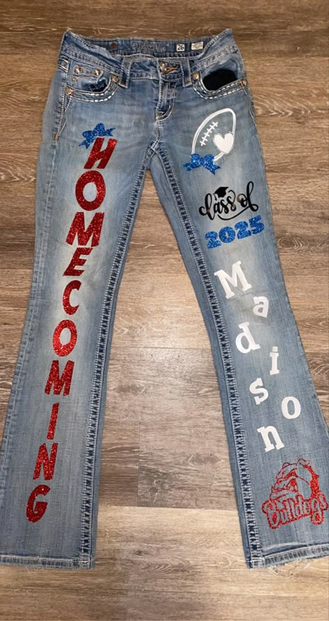 Homecoming Jeans Painted, Hoco Jeans Painted, Homecoming Jeans Ideas, School Spirit Outfit, Senior Painted Jeans, Senior Mums Homecoming, Mums Homecoming Senior, Custom Jeans Diy, Homecoming Mums Senior