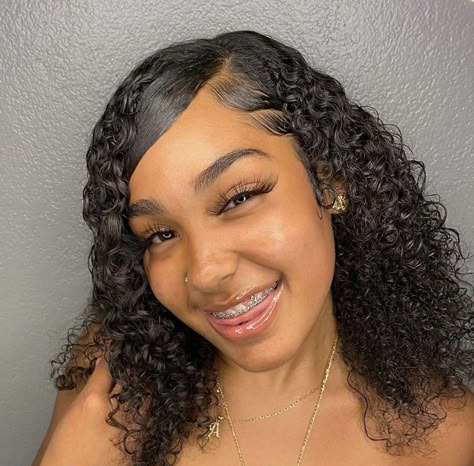 Slicked Side Part Curly Hair, Slick Side Part Hair Down Curly, Slicked Side Part Hair Down, Middle Part Natural Hairstyles, Side Slick Bun, Slick Side Part Bun, Bun Tricks, Short Natural Curls Hairstyles, Slick Side Part