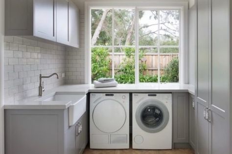 Laundry Room Layout, Farmhouse Laundry Room Ideas, Laundry Room Storage Shelves, Small Laundry Room Organization, Room Storage Diy, Stylish Laundry Room, Dream Laundry Room, Farmhouse Room, Laundry Design