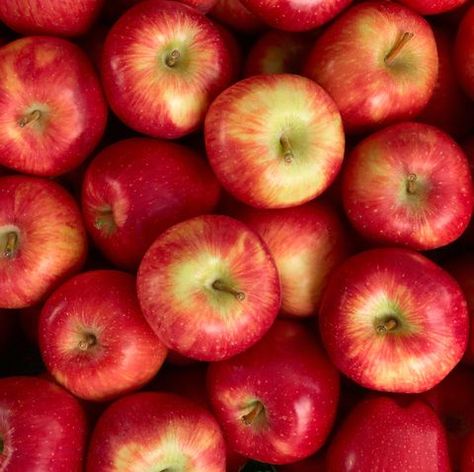 Red Apples At Market Red Apple Aesthetic, Food For Heart Health, Image Kiwi, Food For Heart, Fruit Photos, Eat More Fruit, Healthiest Fruits, Foods For Heart Health, Pear Salad Recipes