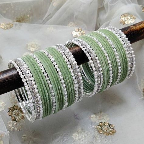 Bangles Set Designs, White Stone Jewellery Set, Indian Bangles Aesthetic, Velvet Bangles Set, Bangles Set Indian, Punjabi Bangles, Bangles Aesthetic, Pakistani Bangles, Colourful Bangles