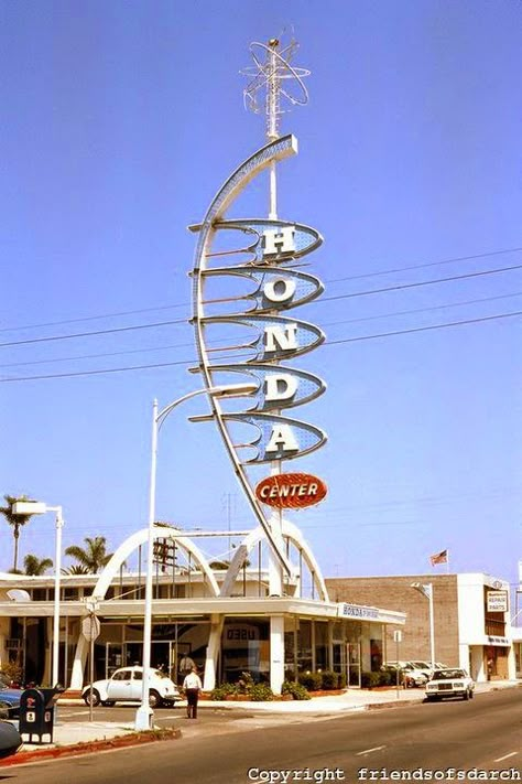 Googie Architecture Space Age, 1950 Architecture, Googie Design, Old Neon Signs, Retro Signage, Googie Architecture, Vintage Neon Signs, Photographie Portrait Inspiration, Vintage Los Angeles