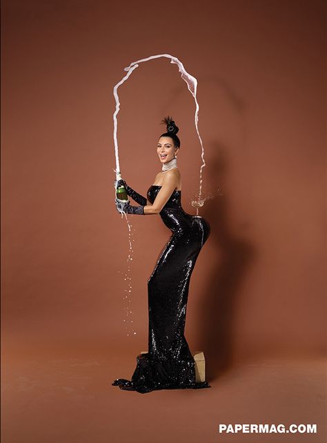 Kim Kardashian Paper, Kardashian Halloween Costume, Kim Kardashian Halloween, Jean Paul Goude, Estilo Kim Kardashian, Magazine Pictures, Celebrity Halloween Costumes, Dresses For, Kardashian Photos