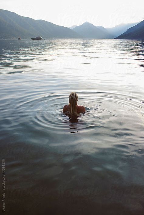 Woman Swimming, Swimming Photography, Summer Captions, Swimming Underwater, Lake Swimming, Swimming Women, Stock Tank Pool, Photography Beach, Beach Portraits