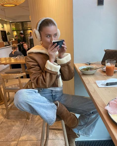 Warm Coats, Uggs Outfit, Foto Ideas Instagram, Stockholm Fashion, Winter Fits, Winter Fashion Outfits, Winter Looks, Fall Winter Outfits, Jacket Outfits