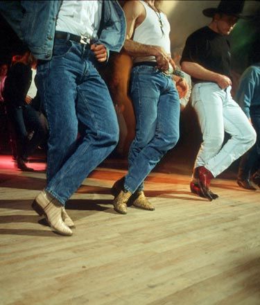 Country songs are the most popular in line dancing and country lovers can enjoy dancing to it in nightclubs, pubs or even on lidos during summer. Description from squidoo.com. I searched for this on bing.com/images Hill Billy, How To Be Single, Country Line Dancing, Dance Exercise, Country Line, Barn Dance, Types Of Dancing, Dance Like No One Is Watching, Country Dance