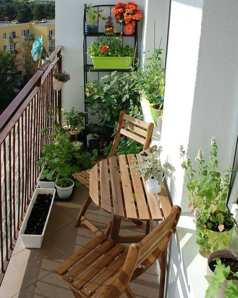 Apartment Small Balcony Decorating, Balcony Furniture Apartment, Small Balcony Apartment, Loggia Design, Klein Balkon Decor, Balcon Mic, Balkon Decor, Tiny Balcony, Small Balcony Garden