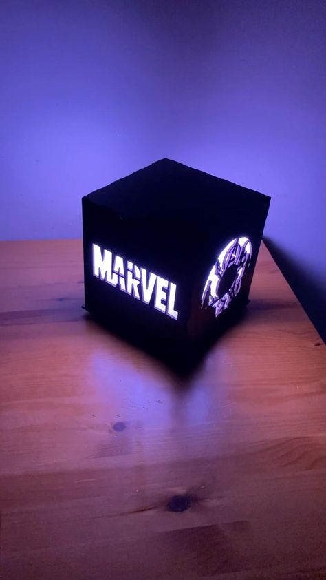 Marvel Bedroom Lights, Ligth Box, Movie Poster Light Box Diy, Superhero Night Lights, Marvel Night Lights, Spiderman Led Light, Marvel Lights, Console Accessories, Marvel Avengers