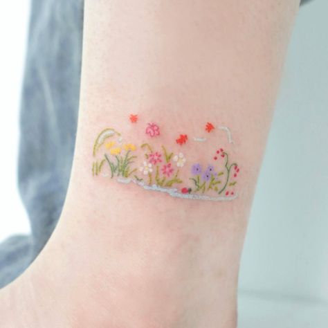 Garden Of Flowers Tattoo, Garden Flowers Tattoo, Flower Bed Tattoo, Floral Garden Tattoo, Gardening Tattoo Ideas, Cute Family Tattoos, Small Colorful Tattoos For Women, Colored Tattoos For Women, Flower Garden Tattoo