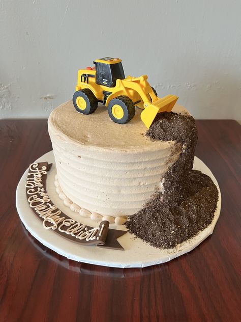 Construction Birthday Cakes, Construction Cake Diy, Easy Construction Cake, Construction Birthday Cake For Men, Construction Cake Ideas, Builder Cake, Construction Vehicle Cake, Simple Construction Cake, Construction Themed Cake