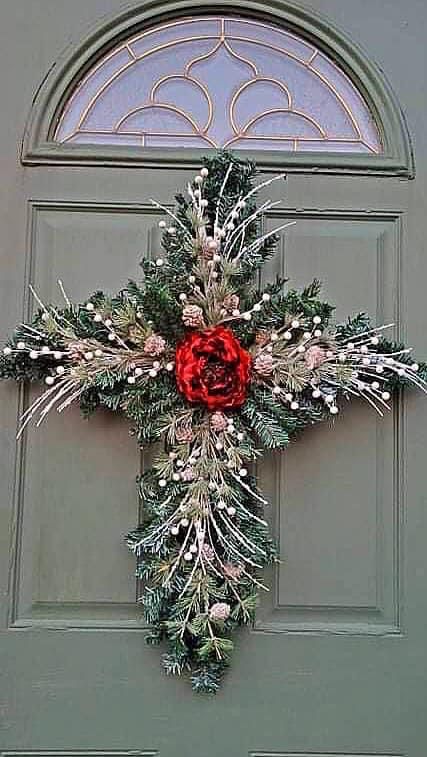 Cross Shaped Wreath, Christmas Cross Wreath, Grave Ideas, Holiday Wreaths Diy Christmas, Cross Wreaths, Cross Wreath Diy, Christian Wreath, Cross Tree, Gravesite Decorations