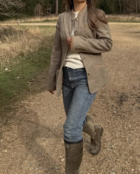 Countryside 🌳 Countryside Style Outfits, English Countryside Aesthetic Outfit, British Countryside Outfit, English Countryside Aesthetic Fashion, Posh English Aesthetic, Countryside Outfits Women, Cotswolds Outfit, English Country Outfits, Countryside Aesthetic Outfit