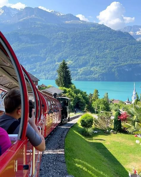 Tim Ulrich | Travel on Instagram: "Werbung • 🚂 One of the most beautiful train rides in Switzerland.🇨🇭The @brienzrothornbahn1892 takes you up to 2350 meters to the📍Brienzer Rothorn. You'll never forget this train ride. 😍 . Which part do you like the most? . ✅ Save this Post for your visit. ✌🏼" Brienz Switzerland Train, Train Ride In Switzerland, Train From Switzerland To Italy, Trains In Switzerland, Swiss Alps Train, Swiss Train Travel, Switzerland Train Aesthetic, Train In Switzerland, Switzerland Train Ride