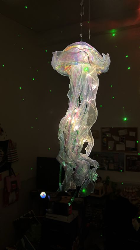 Jellyfish Hanging Lights, Diy Jelly Fish Lantern, Jellyfish Ceiling Decor, Jellyfish Bedroom Decor, Jellyfish Hanging From Ceiling, Jellyfish Lights Diy Hanging Lamps, Jellyfish Themed Bedroom, Diy Jellyfish Lamp, Hanging Jellyfish Decor