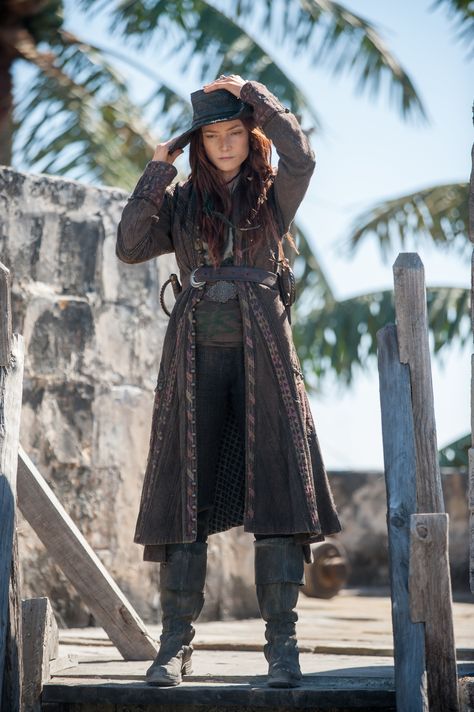 Black Sails - Anne Bonny Pirate Clothing, Clara Paget, Pirate Garb, Anne Bonny, Pirate Cosplay, Kaptan Jack Sparrow, A Pirates Life For Me, A Pirates Life, Pirates Life For Me