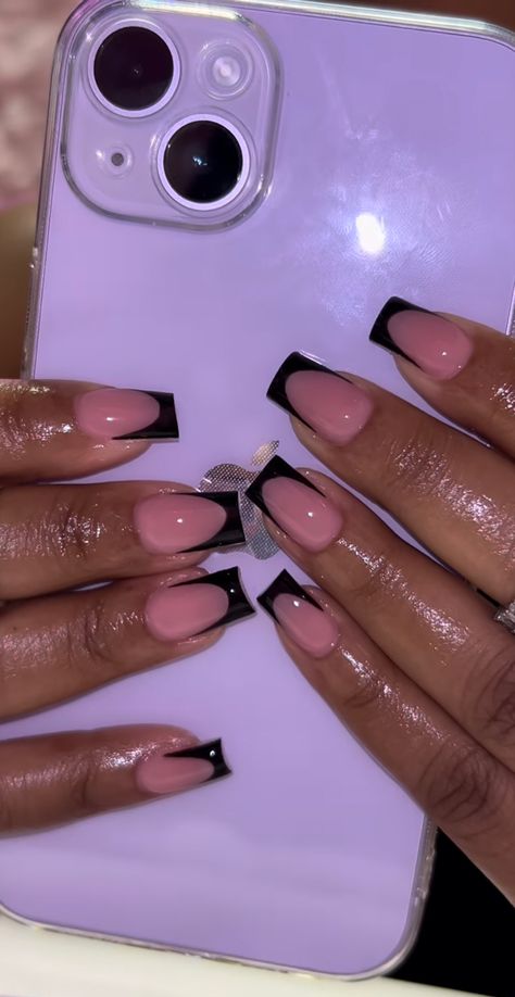 Pink And Black Nails Short Square, Nail Ideas French Tip Black, Pink With Black French Tip Nails, Mom Nails Short Square, Gel Nails Ideas Short Plain Color, Black French Tip Nails Medium Length, Nail Inspo Black Girls Short, Short Square Black French Tip Nails, Medium Nails French Tip