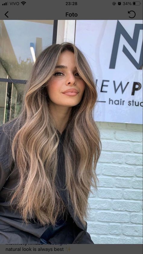 Wellness Girlie, Light Brunette Hair, Goldie Locks, Rambut Brunette, Bombshell Hair, Light Brunette, Brown Hair Looks, Brown Hair Inspo, Brunette Hair With Highlights