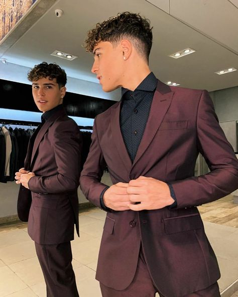 Prom Men Outfit, Men Prom Outfit, Guys Prom Outfit, Suits For Guys, Graduation Suit, Prom Outfits For Guys, Essential Outfits, Prom Men, Prom For Guys