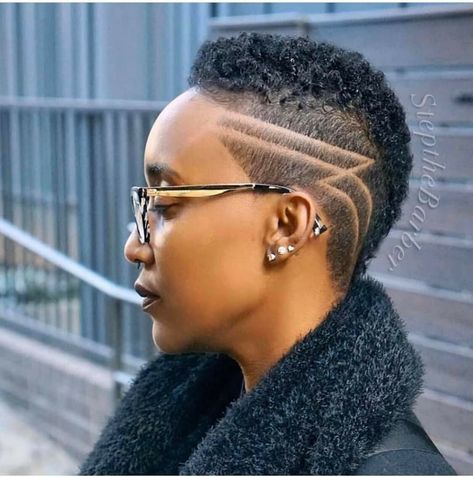 Shaved Mohawk, Tapered Hairstyles, Tapered Haircut For Women, Natural Hair Haircuts, Short Natural Haircuts, Short Hair Designs, Black Hair Short Cuts, Short Shaved Hairstyles, Shaved Side Hairstyles