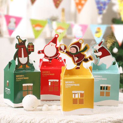 9 Christmas Marketing Campaigns That Can Double Your Sales Christmas Packaging Design Inspiration, Christmas Marketing Campaign, Christmas Packaging Design, Gift Packaging Design, Christmas Marketing, Custom Paper Bags, Apple Decorations, Christmas Decorations For Kids, Christmas Favors