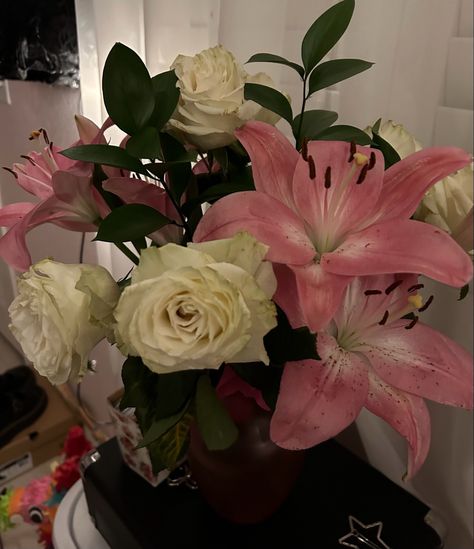 white roses and pink lilies #whiterose #pinklily #rose #flower #bouquet #hey #geturgirlflowers 📣 Pink Roses And White Lilies Bouquet, Lily And Roses, Ponies Flowers, Rose Lily Bouquet, Lilies And Roses, Roses And Lily Bouquet, Pink Lilies, Lilies Bouquet, Pink And White Bouquet