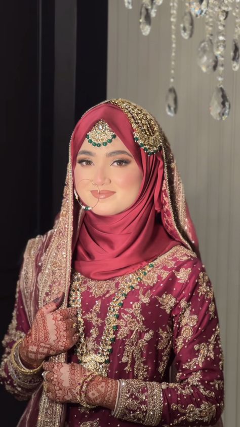 Bridal Look With Hijab, Pakistani Wedding Outfits Bride, Hijab Bridal Look, Bridal Hijab Styles Pakistani, Wedding Hijab Styles Pakistani, Desi Hijabi Bride, Hijab For Bride, Hijab With Jewellery, Nikah Dupatta Ideas