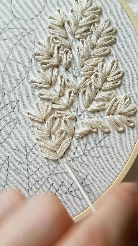 Seni Dan Kraf, Hand Embroidery Patterns Flowers, Diy Embroidery Patterns, Basic Embroidery Stitches, Hand Embroidery Tutorial, Embroidery Stitches Tutorial, Hand Embroidery Projects, Pola Sulam, Hand Embroidery Flowers