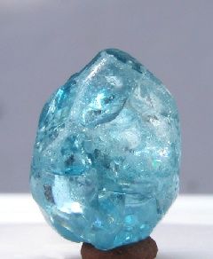 Sky-blue Zircon from Lam Dong Province, Vietnam. Pretty Rocks, Beautiful Rocks, Mineral Stone, Minerals And Gemstones, Rocks And Gems, Blue Zircon, Precious Gems, Gems And Minerals, Crystal Stone