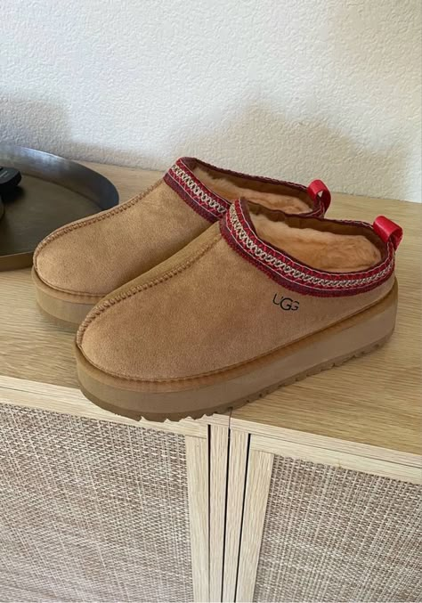 Uggs Tazz Slipper, Uggs Tazz, Ug Boots, Ugg Tazz Platform, Reflective Fashion, Tazz Slipper, Ugg Tazz, Wool Shoes, Designer Slippers