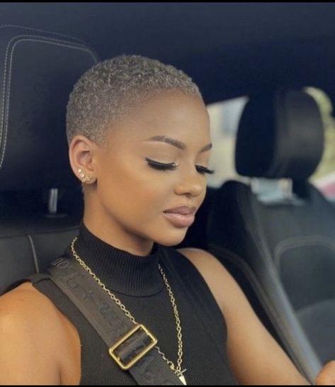 Ash Blonde Fade Black Women, Retro Modern Style Fashion, Black Celebrities With Short Hair, Dyed Bald Hair Black Women, Buzzed Blonde Hair Black Women, Shaved Hair Styles For Black Women, Low Blonde Haircut Black Women, Women Barber Haircut, Dyed Twa Natural Hair