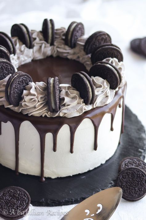 Oreo Ice Cream Cake - A baJillian Recipes Graduation Cake Ideas, Cake Designs For Boy, Oreo Ice Cream Cake, Oreo Filling, Homemade Ice Cream Cake, Birthday Cake Designs, Ice Cream Birthday Cake, Oreo Cream, Cream Cake Recipe